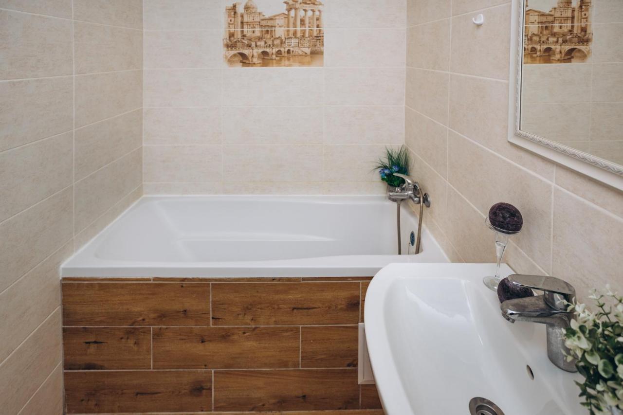 Luxe Apart-Hotel Near Lavina New Building 1 Floor Sumy Bagian luar foto